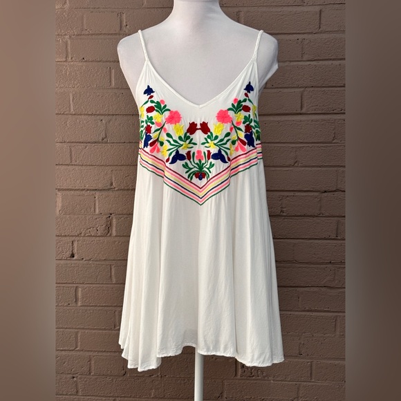 A.Peach Dresses & Skirts - A.Peach white embroidered mini dress / tunic S